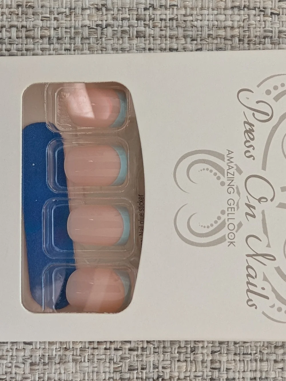 Artificial nails. different colors. brand new. 22 packs for 30$